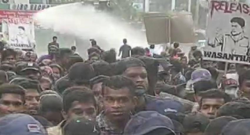 විරෝධතාවට කොල්ලුපිටියේදී කඳුළු ගෑස්